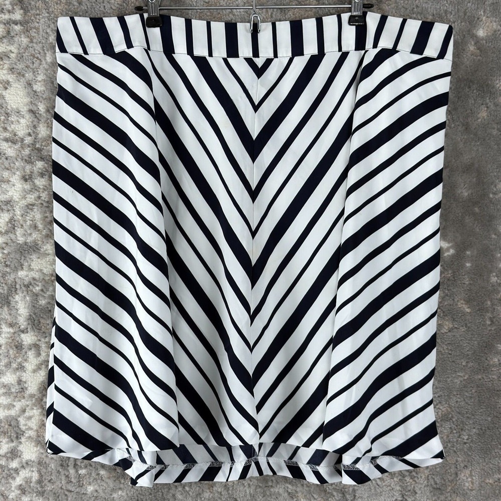 Lane Bryant Plus Size 20 Chevron Striped Knee Length Skirt White Black Zip